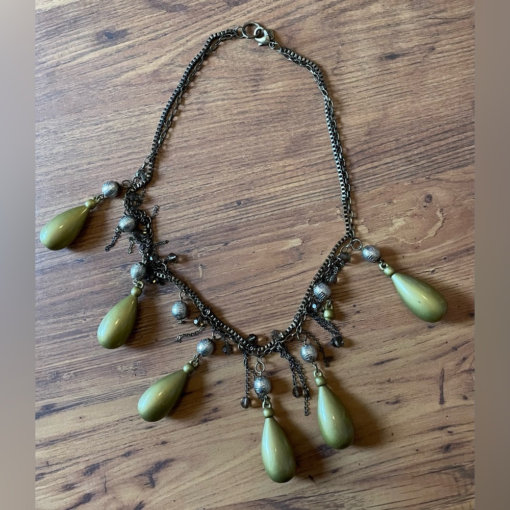 Elegant Gold Teardrop Statement Necklace